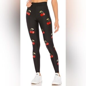 Hard to find Ultracor Cherry Pop Legging in Nero
Patent Rouge size XS